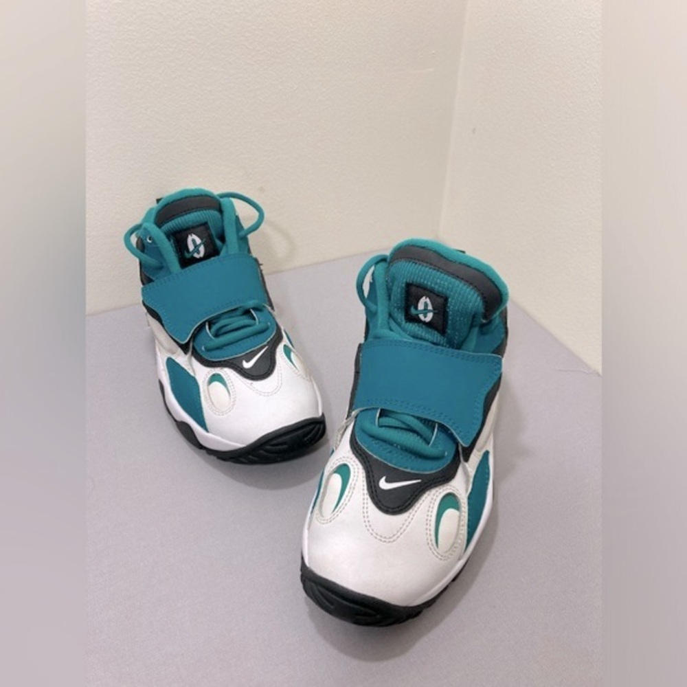 Nike Boys Teal Green White Black Sneakers